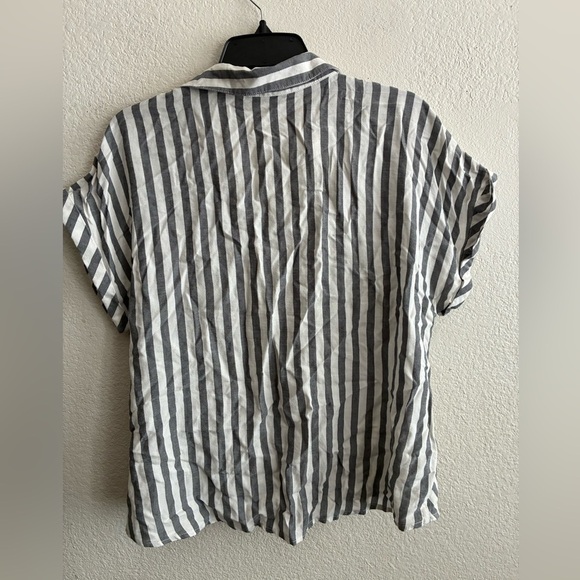 1250C Striped Gray Button-Up Women’s Top L - Picture 3 of 10